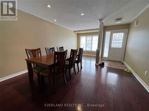 56 Hawksbury Rd in Markham, ON - Building Photo - Building Photo