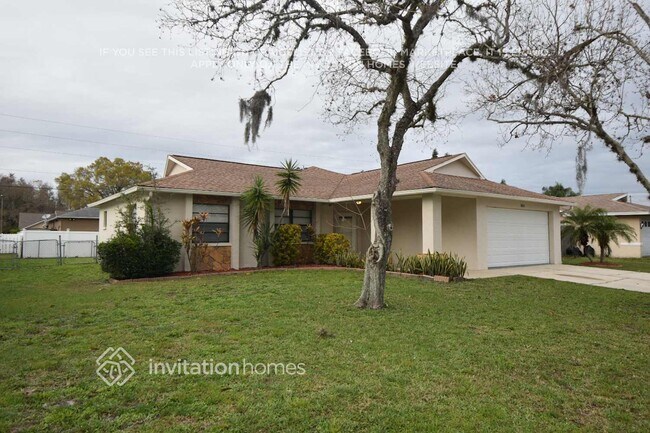 8601 Gum Tree Ave in New Port Richey, FL - Building Photo - Building Photo