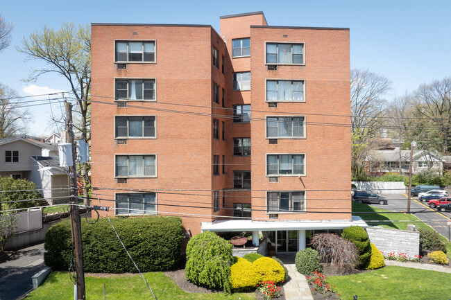 1541 Lemoine Ave in Fort Lee, NJ - Foto de edificio - Building Photo