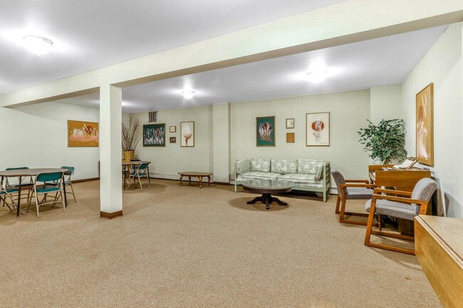 1321 W Main St in Lake Geneva, WI - Building Photo - Building Photo