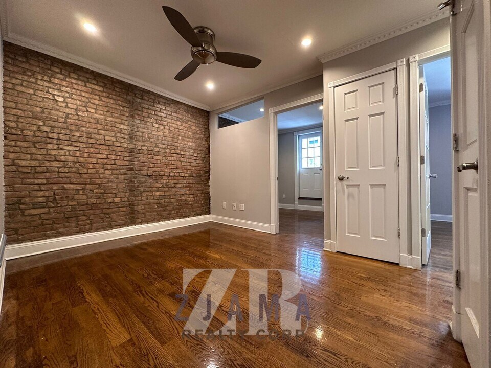 222 Avenue B in New York, NY - Building Photo