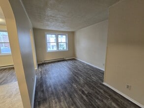 325 N Perry St in Allentown, PA - Building Photo - Building Photo