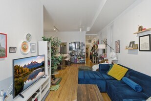 1746 W Crystal St, Unit 001 in Chicago, IL - Building Photo