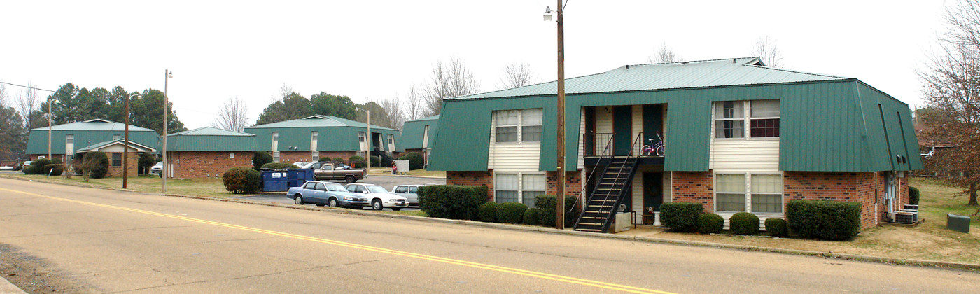 Rainbow Apartments in Senatobia, MS - Building Photo