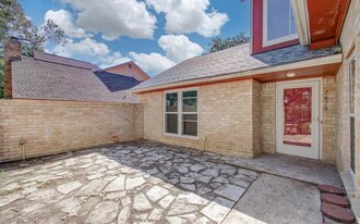 7626 Cypress Dr in Humble, TX - Foto de edificio - Building Photo