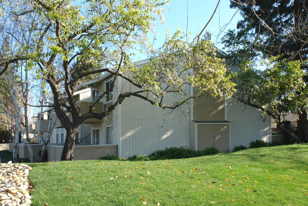 Woodgate Apartments in Mountain View, CA - Building Photo