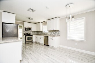 4310 Woodvalley Dr in Houston, TX - Building Photo - Building Photo