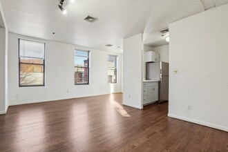 236 Newark Ave in Jersey City, NJ - Building Photo - Building Photo