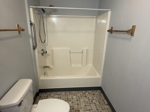 1002 Glendale Ave in Tilton, IL - Building Photo - Building Photo