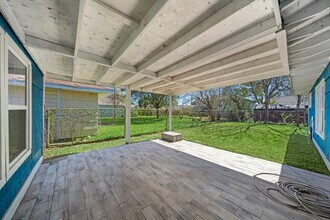 105 Pompano Ave in Galveston, TX - Building Photo - Building Photo