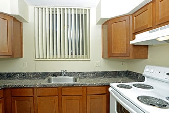 Oakwood Villa Apartments in Royal Oak, MI - Foto de edificio - Interior Photo