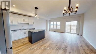 12 Spg Crst Wy in Thorold, ON - Building Photo - Building Photo