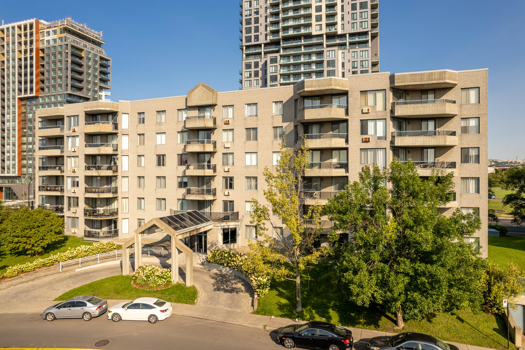 2100 Alice-Nolin in Montréal, QC - Building Photo