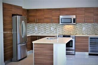 6930 NW 106th Ave in Doral, FL - Building Photo - Building Photo
