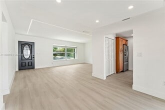 2600 NW 68th Way in Sunrise, FL - Building Photo - Building Photo