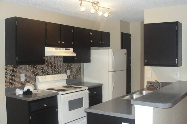 629 Dory Ln, Unit 104