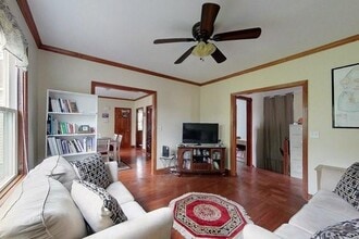 21 Calvert St in Newport, RI - Building Photo - Building Photo