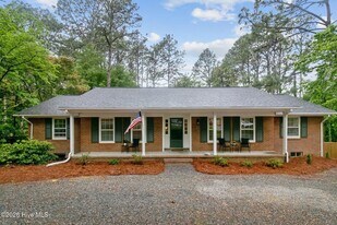 450 Crestview Rd in Southern Pines, NC - Building Photo
