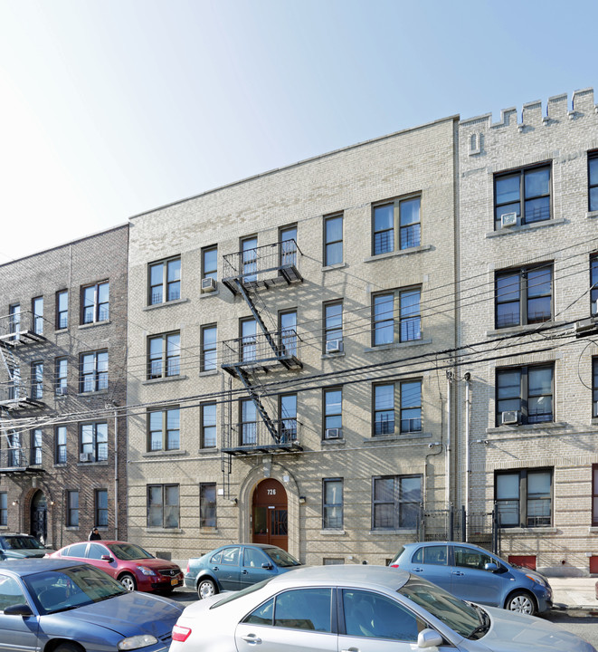 726 E 228th in Bronx, NY - Building Photo