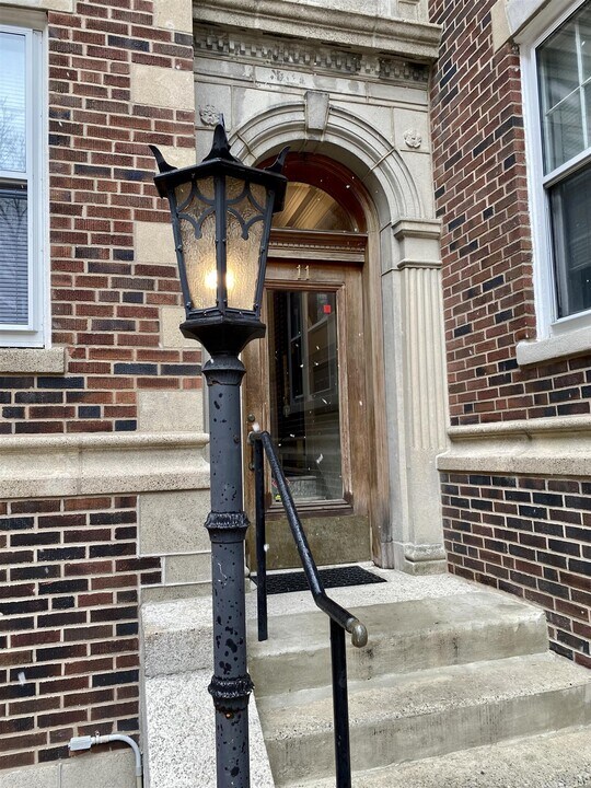 18 Ellery St, Unit 3 in Cambridge, MA - Building Photo