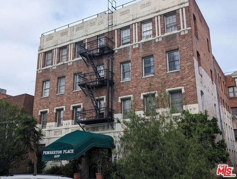 607 S Dunsmuir Ave in Los Angeles, CA - Building Photo