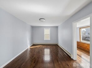 125 Lowell St, Unit 1st in Carteret, NJ - Building Photo - Building Photo