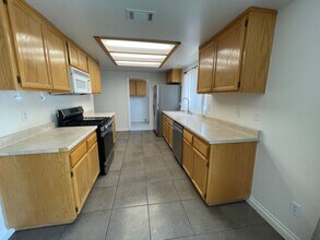 22015 Isatis Ave in Apple Valley, CA - Building Photo - Building Photo