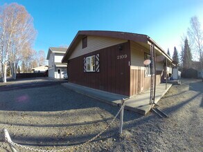 2109 Central Ave, Unit B in Fairbanks, AK - Building Photo - Building Photo
