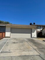 2221 Dogwood Way in Antioch, CA - Building Photo