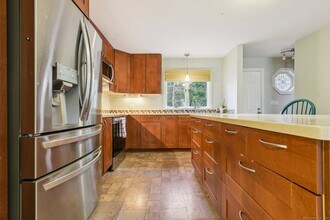 138 Mistuxet Ave in Stonington, CT - Building Photo - Building Photo