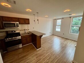 77 Reservoir Ave, Unit Apt 4 in Jersey City, NJ - Building Photo - Building Photo