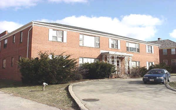 Riviera Manor Apartments in Shaker Heights, OH - Building Photo