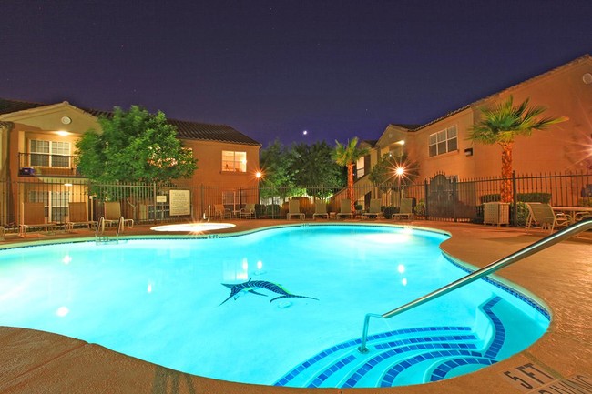 Las Norias Apartments in El Paso, TX - Foto de edificio - Building Photo