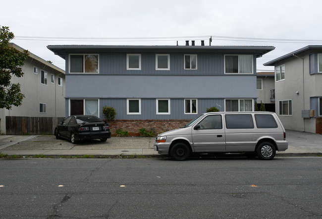 1646 S Grant St in San Mateo, CA - Foto de edificio - Building Photo