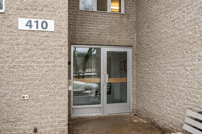 410 Saint-Omer St in Lévis, QC - Building Photo - Building Photo