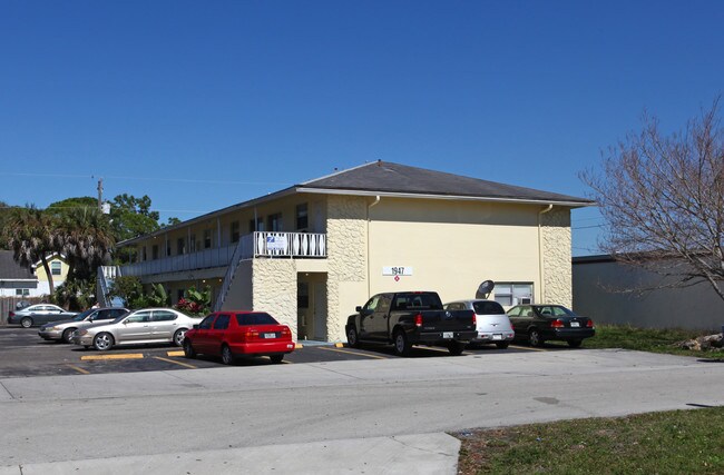 1947 Ricardo Ave in Ft. Myers, FL - Foto de edificio - Building Photo