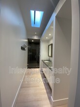 106 W Summit Hill Dr SW in Knoxville, TN - Building Photo - Building Photo