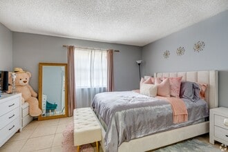 Clear Lake Palms in West Palm Beach, FL - Building Photo - Building Photo