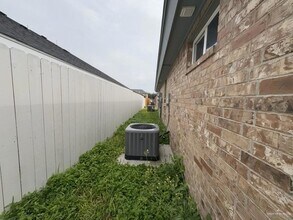 826 S Missouri St, Unit A in Alton, TX - Building Photo - Building Photo