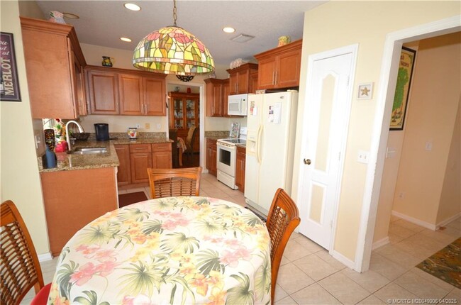 property at 753 NW Waterlily Pl