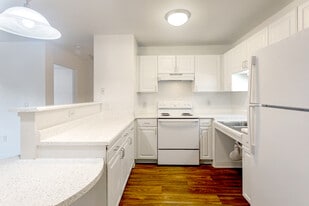 Summercrest Villas in San Jose, CA - Building Photo