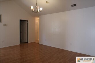 1402 Cypress Ln in East Brunswick, NJ - Building Photo - Building Photo