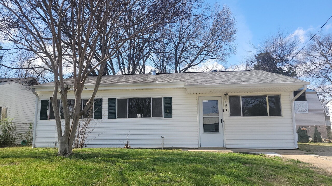 1213 Grace St NW in Huntsville, AL - Building Photo