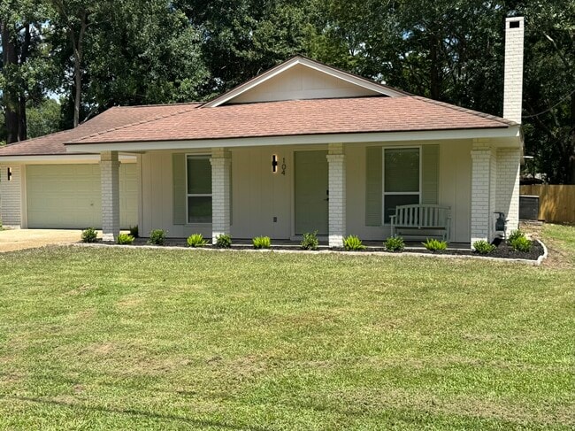 property at 104 Comanche Dr