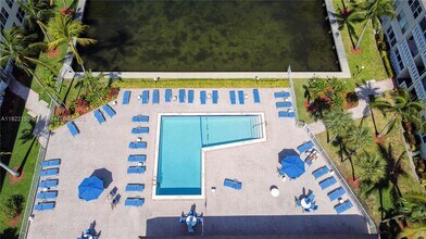1893 S Ocean Dr in Hallandale Beach, FL - Building Photo - Building Photo