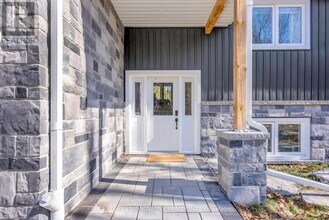 7 Duncan Dr in Kawartha Lakes, ON - Building Photo - Building Photo