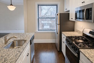 1360 E 52nd St, Unit 64-3W in Chicago, IL - Foto de edificio - Building Photo