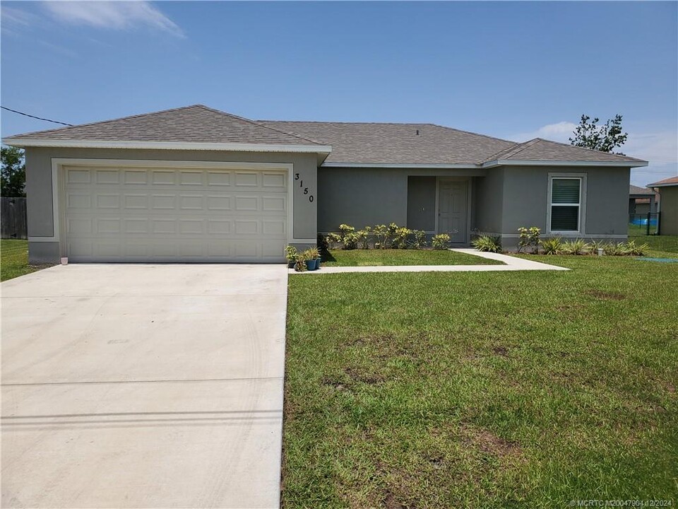 3150 SW Centamino St in Port St. Lucie, FL - Building Photo