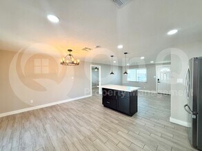 13214 N 42nd St in Phoenix, AZ - Building Photo - Building Photo