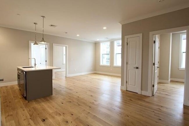 31 Orleans St in Boston, MA - Building Photo - Building Photo